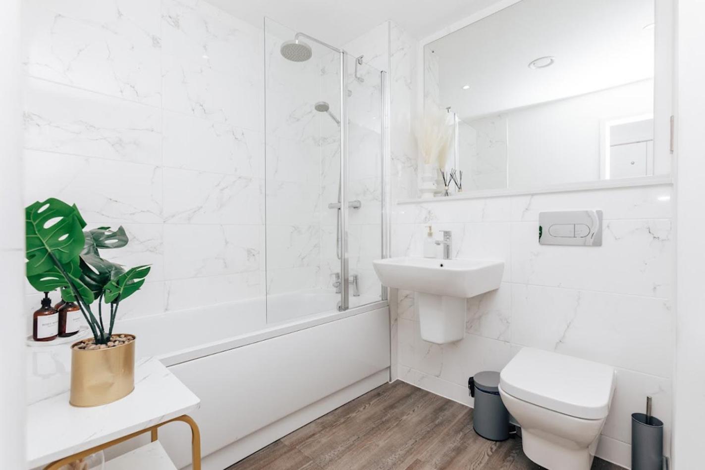 Luxury 2 Bedroom Apartment, Broad Street バーミンガム エクステリア 写真