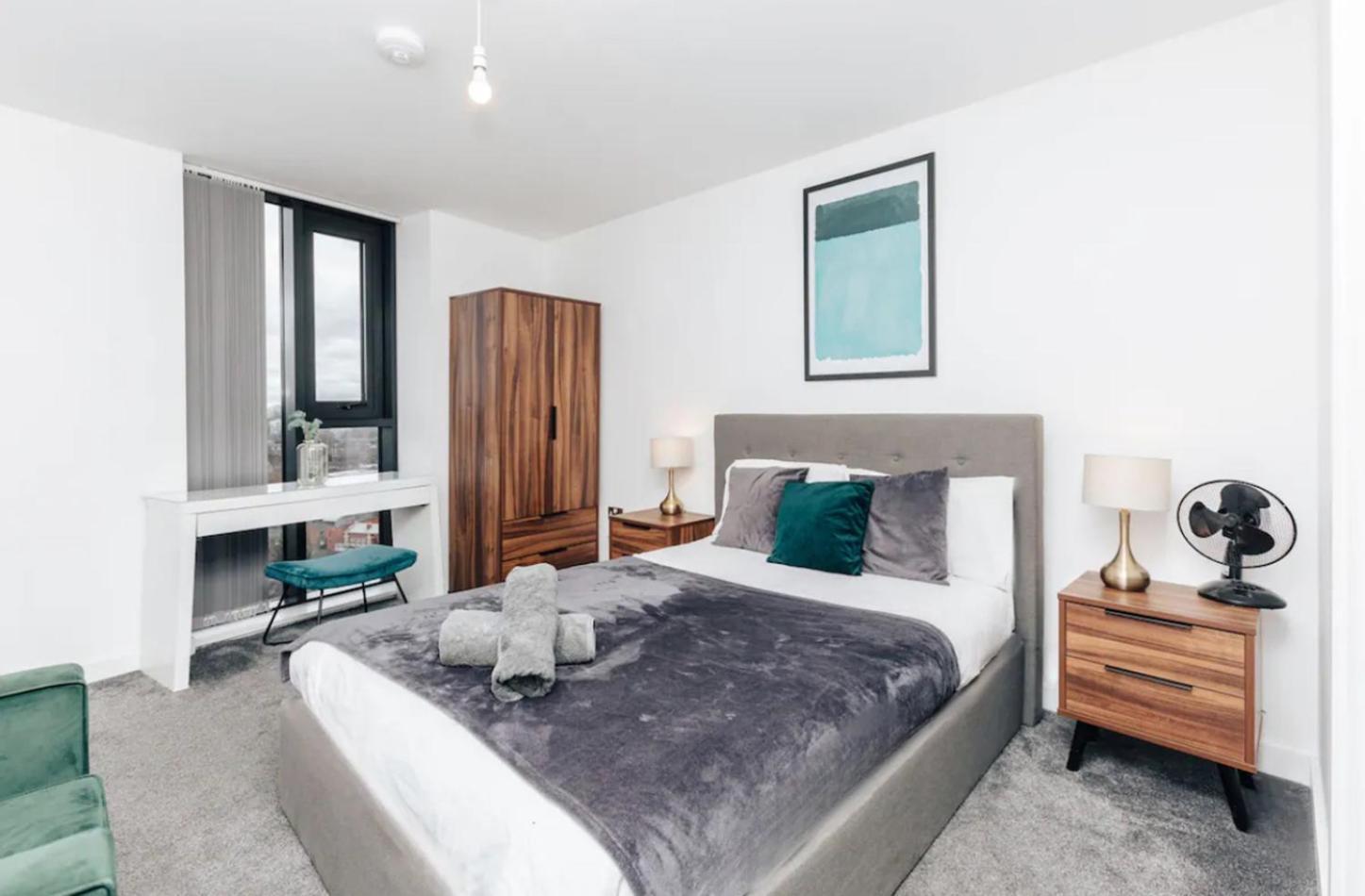 Luxury 2 Bedroom Apartment, Broad Street バーミンガム エクステリア 写真