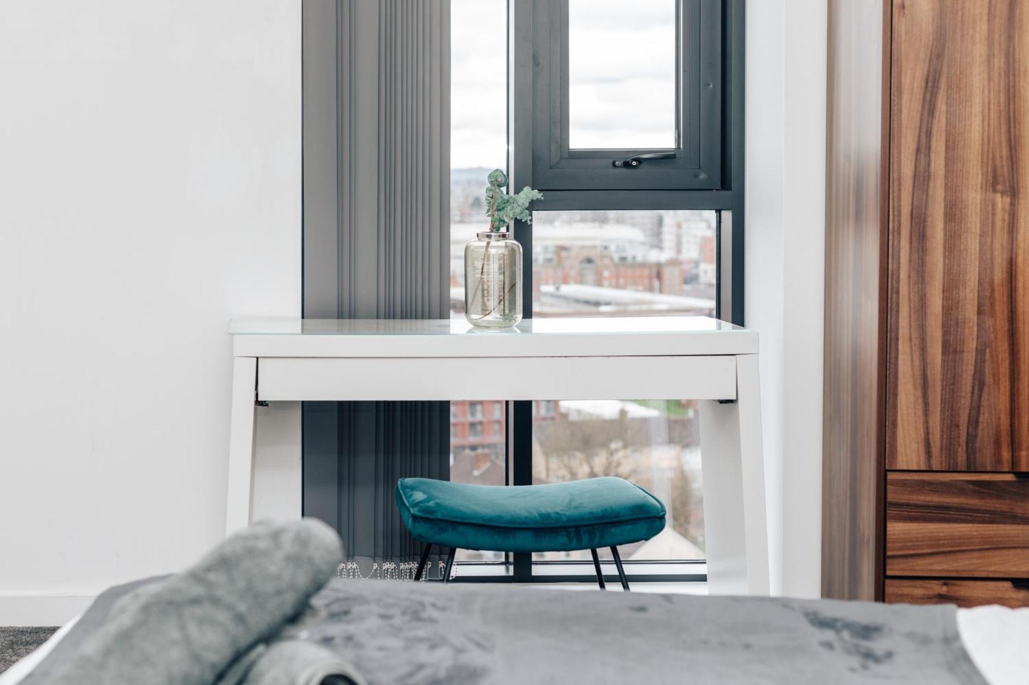Luxury 2 Bedroom Apartment, Broad Street バーミンガム エクステリア 写真