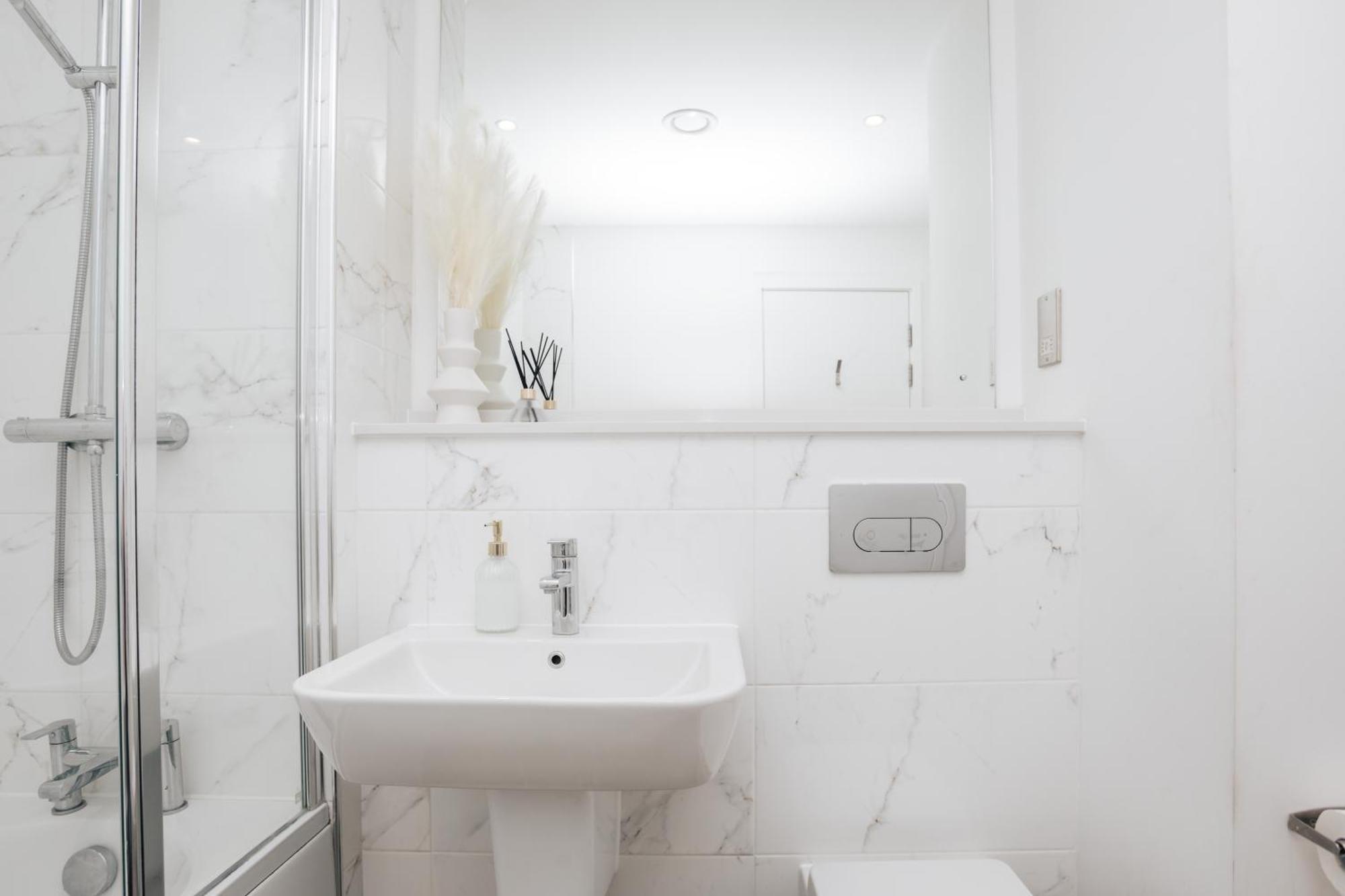 Luxury 2 Bedroom Apartment, Broad Street バーミンガム エクステリア 写真